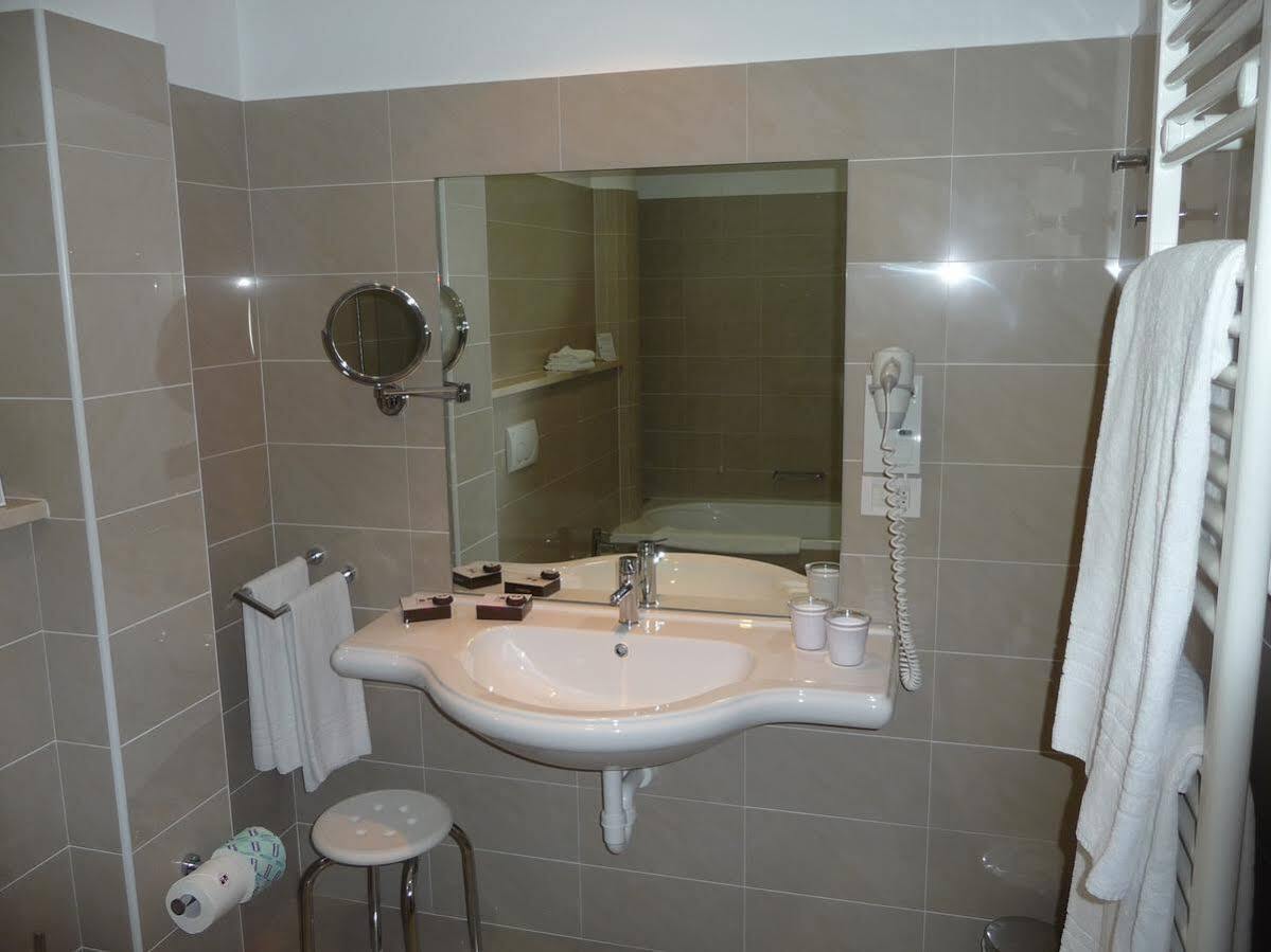 Best Western Ivrea Crystal Palace Banchette D'Ivrea エクステリア 写真